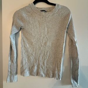Ribbed grey sweater